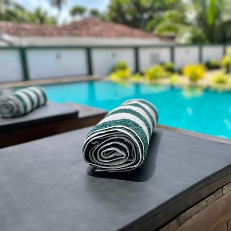 Sundowners Guesthouse ヒッカドゥワ エクステリア 写真
