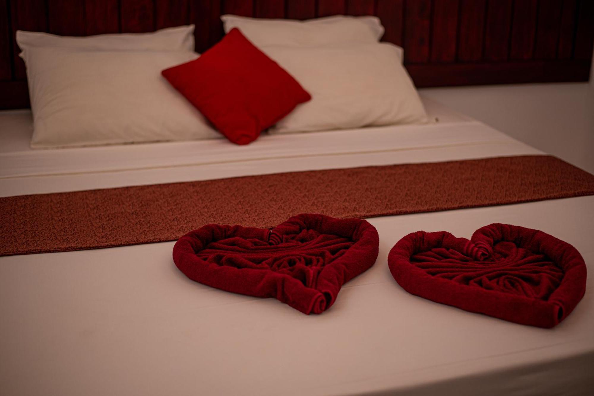 Sundowners Guesthouse ヒッカドゥワ エクステリア 写真