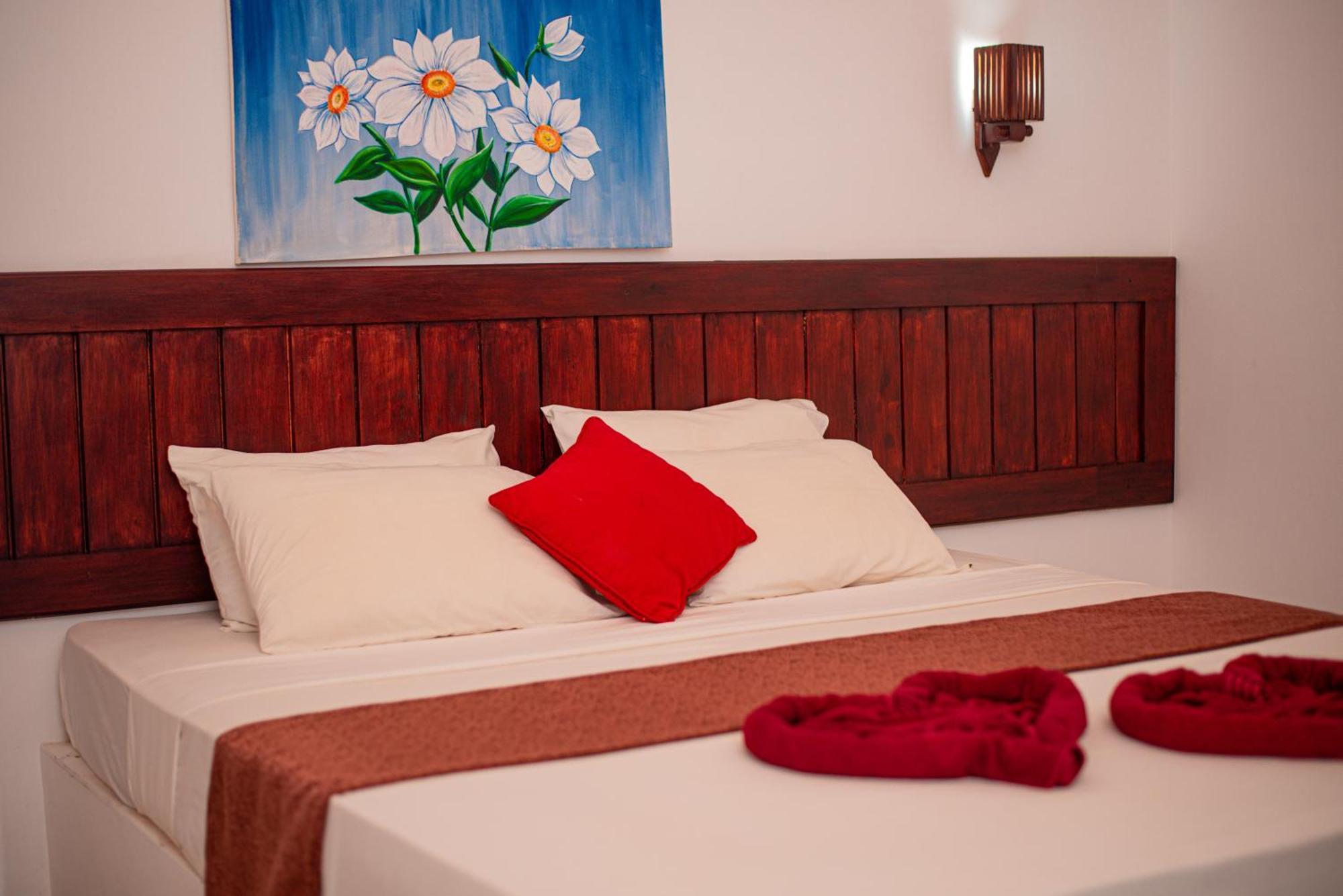Sundowners Guesthouse ヒッカドゥワ エクステリア 写真