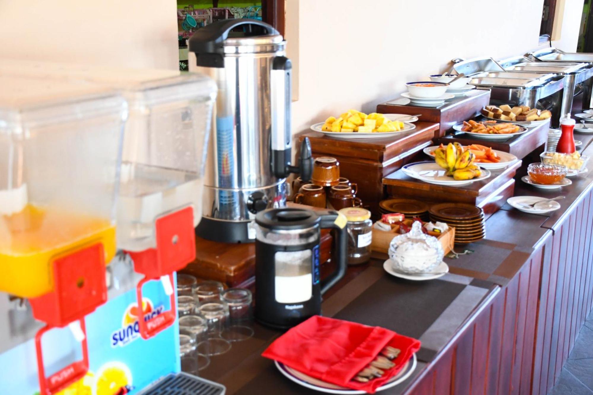 Sundowners Guesthouse ヒッカドゥワ エクステリア 写真