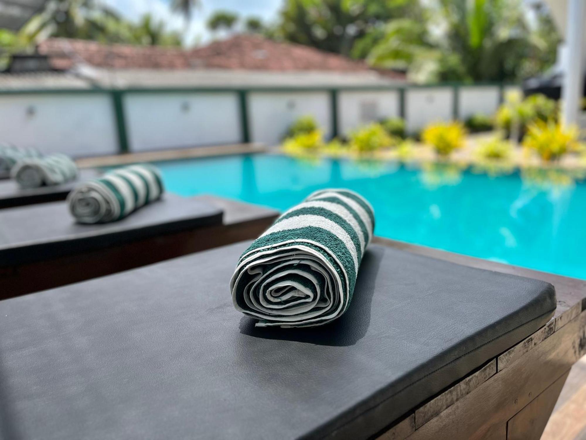Sundowners Guesthouse ヒッカドゥワ エクステリア 写真