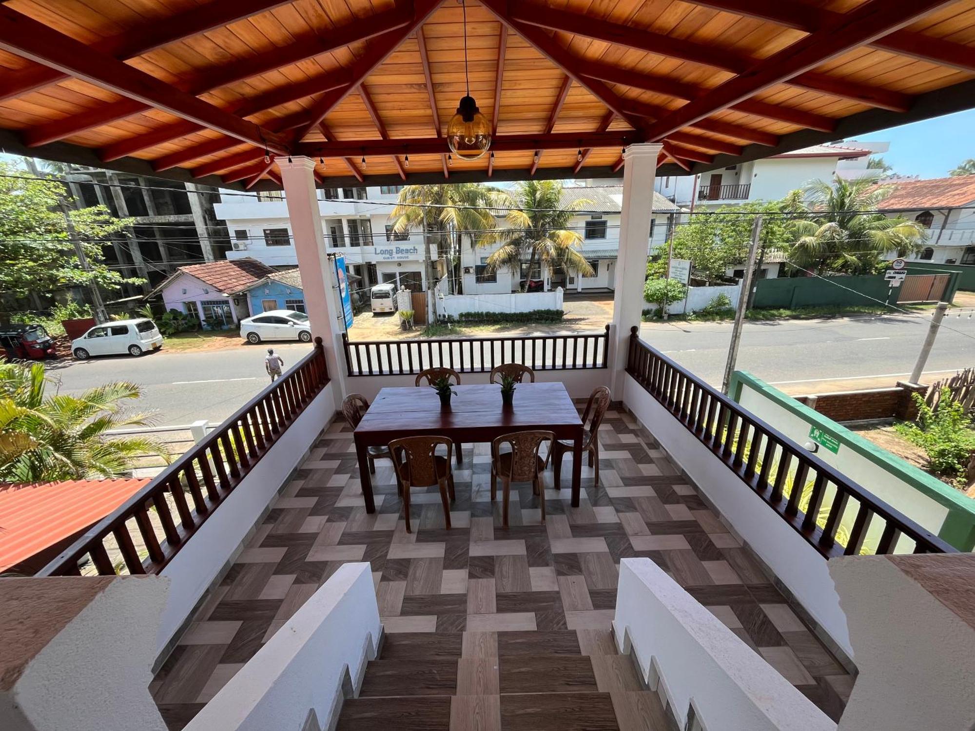 Sundowners Guesthouse ヒッカドゥワ エクステリア 写真