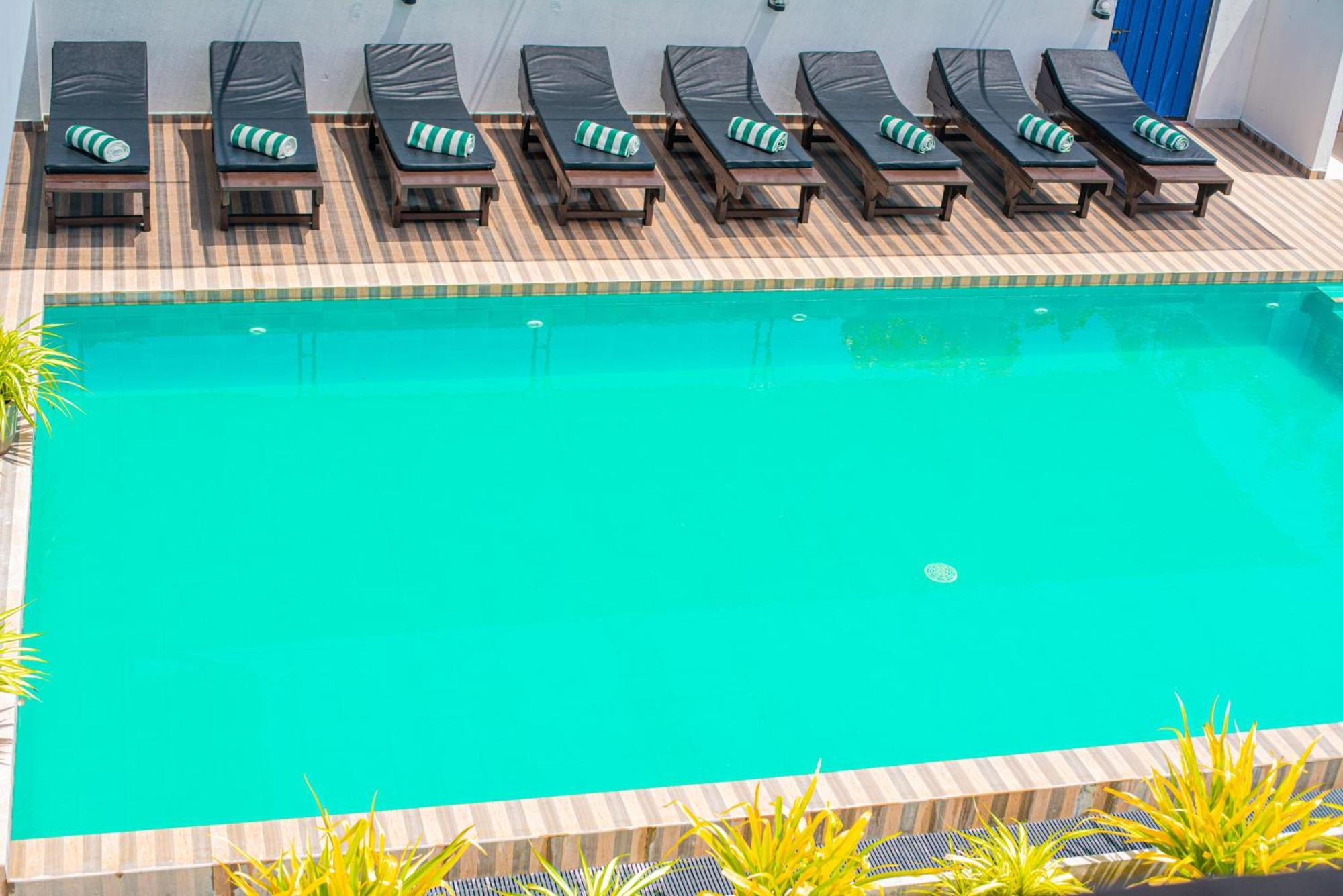 Sundowners Guesthouse ヒッカドゥワ エクステリア 写真