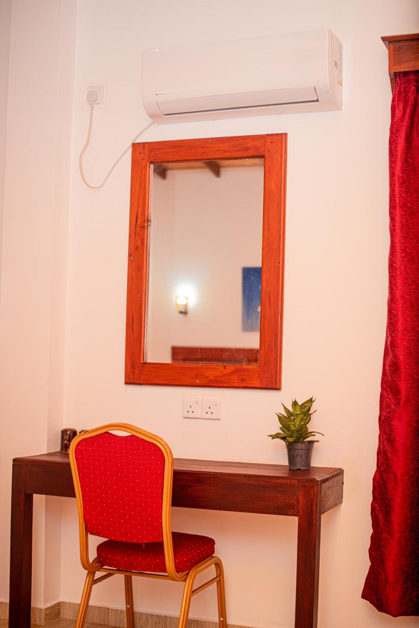 Sundowners Guesthouse ヒッカドゥワ エクステリア 写真